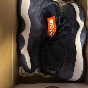 Brand new Jordan 11 (midnight blue) women’s 5.5